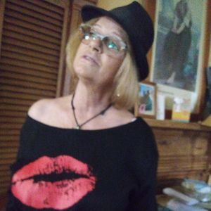 Meet your Posher, Lena